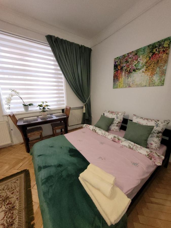 Central Apartment On Rynok Square Lwów Zewnętrze zdjęcie